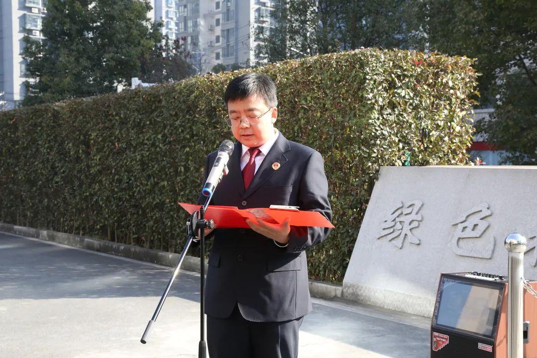 全国人大常委会举行宪法宣誓仪式